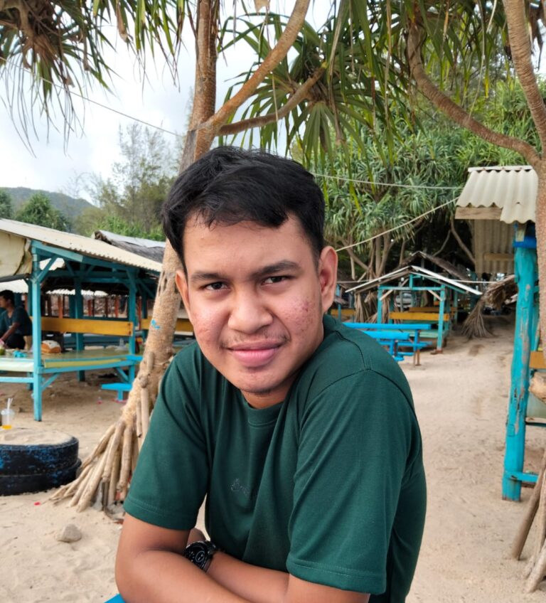 Antara Adat dan Syariah : Wacana Filsafat Kebudayaan