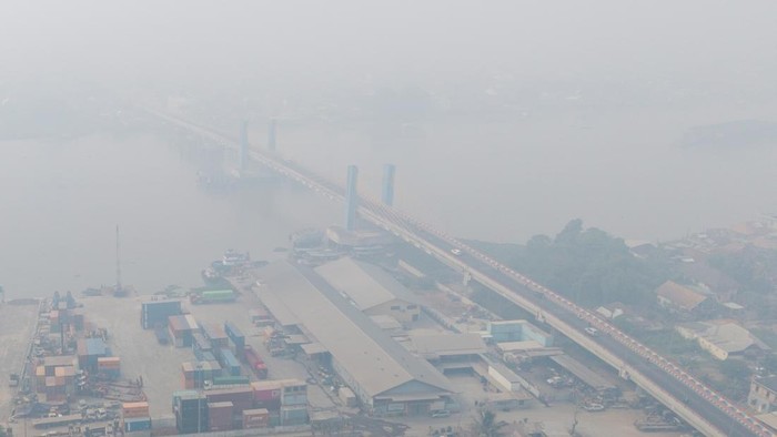 Kualitas Udara Memburuk Akibat Kabut Asap, Warga Diimbau Perketat Proteksi Kesehatan